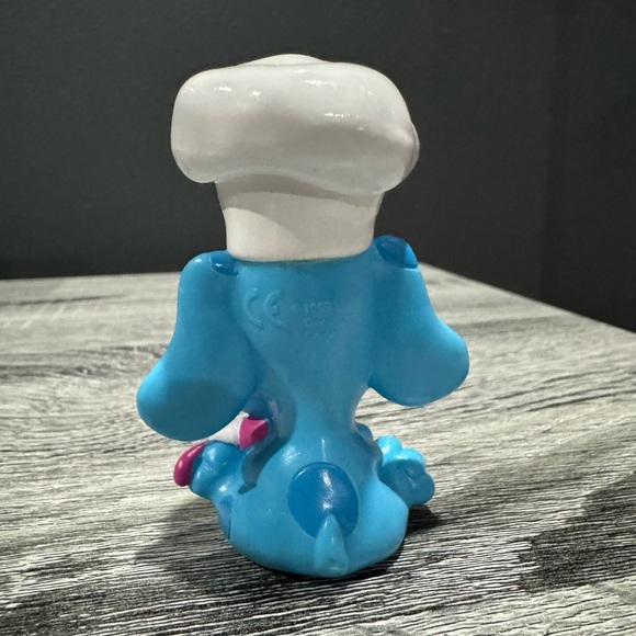 Nick Jr: Blues Clues with Chef Hat & Icing (1999)  - Vintage PVC Cake Topper - Picture 2 of 9